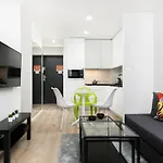 Apartman Center Swietokrzyska & Emilii Plater By Renters Varsó