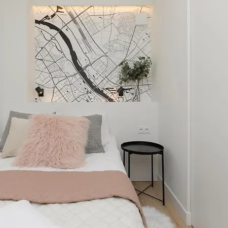 Center Swietokrzyska & Emilii Plater By Renters * Varşova