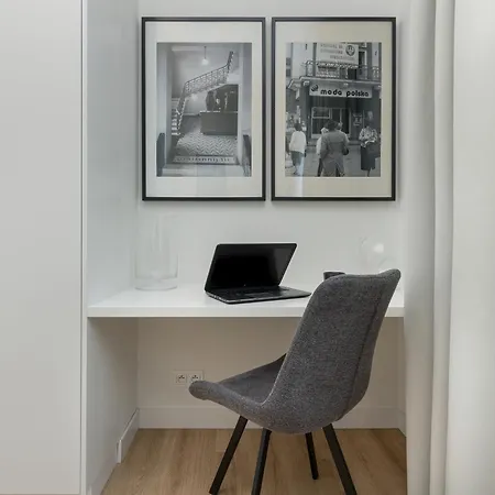 Center Swietokrzyska & Emilii Plater By Renters Daire *