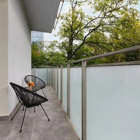 Apartment Center Swietokrzyska & Emilii Plater By Renters Warschau