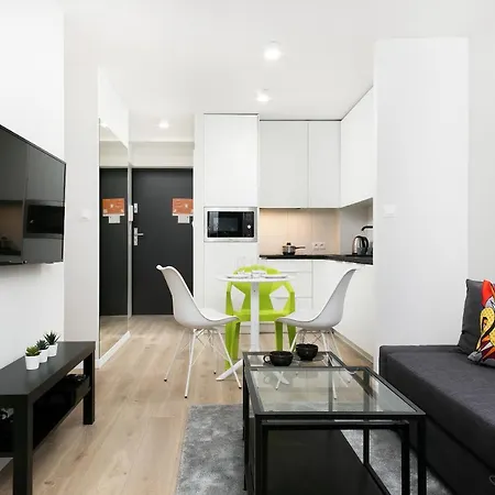 Daire Center Swietokrzyska & Emilii Plater By Renters Varşova