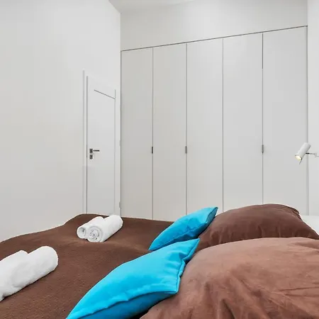Apartment Center Swietokrzyska & Emilii Plater By Renters