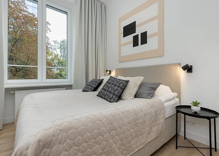 Apartment Center Swietokrzyska & Emilii Plater By Renters