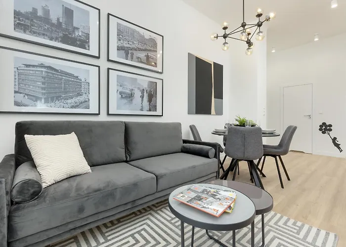 Center Swietokrzyska & Emilii Plater By Renters