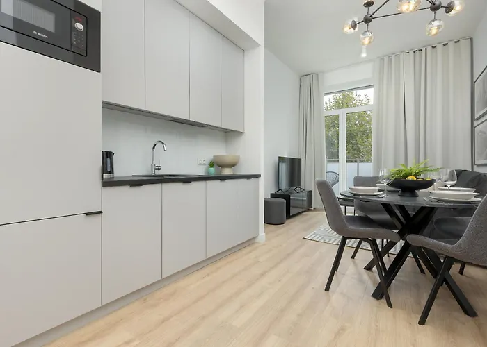 Center Swietokrzyska & Emilii Plater By Renters *