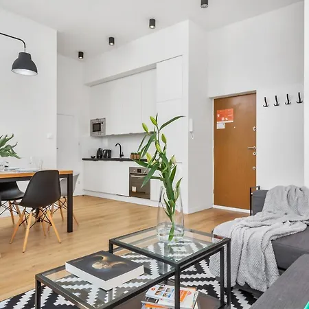 Daire Center Swietokrzyska & Emilii Plater By Renters Varşova