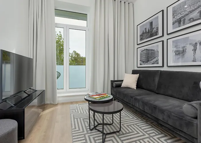 Apartment Center Swietokrzyska & Emilii Plater By Renters