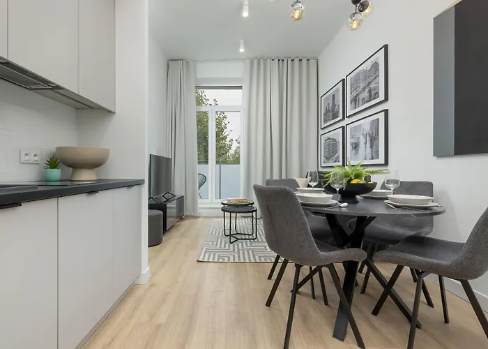 Apartment Center Swietokrzyska & Emilii Plater By Renters *